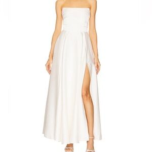 Chic Strapless White Wedding Dress